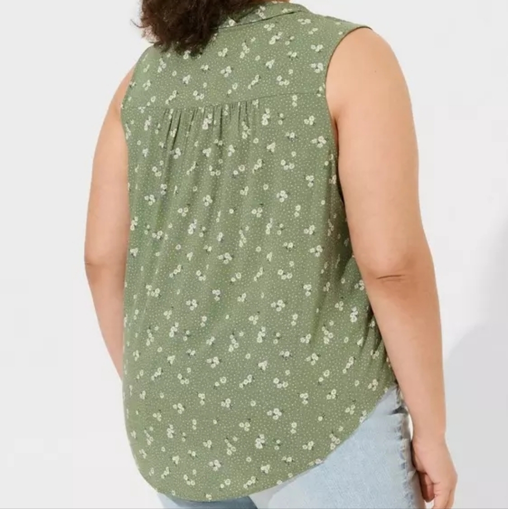 NWT Torrid Olive Floral Sleeveless Blouse - Picture 11 of 11
